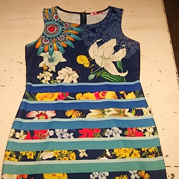 Dress - Picture 1 of 3